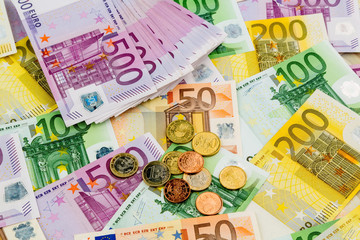 Viele verschiedene Euro-Geldscheine