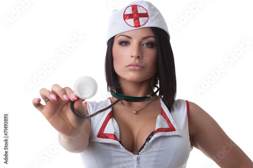 Медсестра занимается сексом с мускулистым пациентом