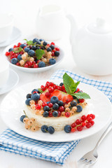 mini cheesecake with fresh berries, vertical