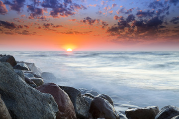 Obraz premium The pebble beach at sunset - Rozewie, Poland, long exposure