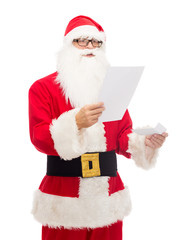 Naklejka premium man in costume of santa claus with letter