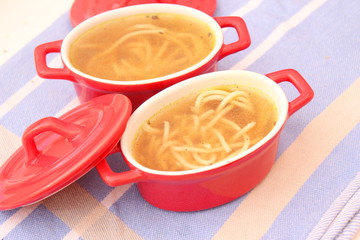 Hühnersuppe mit Nudeln
