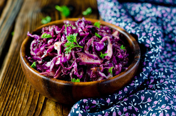 Red cabbage salad with prunes