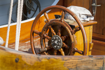 Single wooden steering wheel © Parttime
