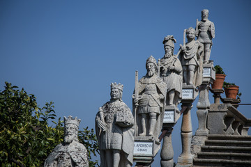 Obraz premium stairway of statues