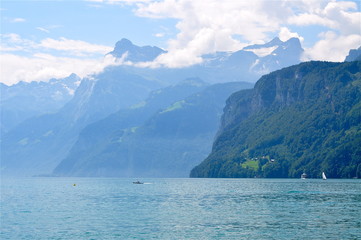 Vierwaldst&auml;ttersee mit Blick in die Berge von Brunnen aus