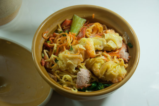 pork noodle. BBQ pork noodle bowl