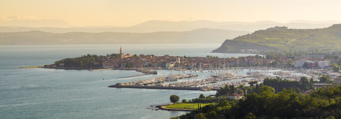 Panorama Isoli,kurort wypoczynkowy nad Adriatykiem - obrazy, fototapety, plakaty