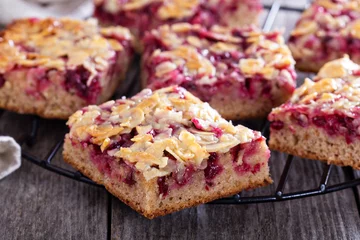 Tuinposter Berry cake bars with caramel almond topping © fahrwasser