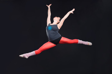 Fototapeta na wymiar Modern ballet dancer