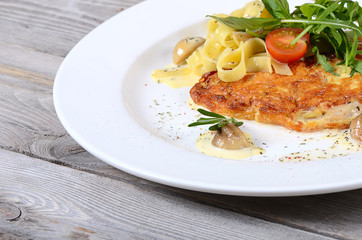Paste Fettuccine with mushrooms and turkey