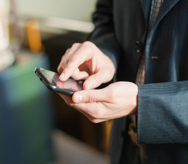 hand use smartphone