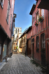 Fototapeta na wymiar Rue médiévale du centre-ville de Troyes