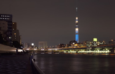 Fototapeta na wymiar Tokyo sky tree and Sumida river