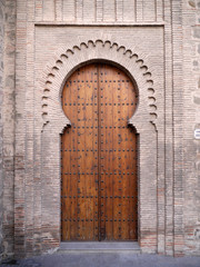 puerta mudejar, Iglesia de Santiago del Arrabal, Toledo España
