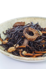 Sliced tangle boiled in sweetened soy sauce