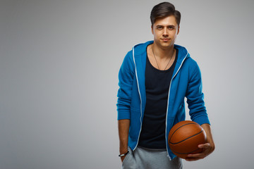 Obraz premium Portrait of a young man basketball player
