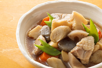 煮物　Cooking of simmered vegetable and chicken