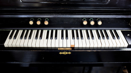 Fototapeta na wymiar Old piano