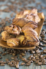 Puff pastry with cinnamon.