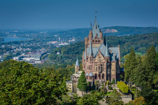 Schloss Drachenburg mit Bonn