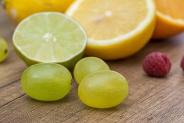 Fototapeta na wymiar Summer Fruits Grapes And Oranges Close Up