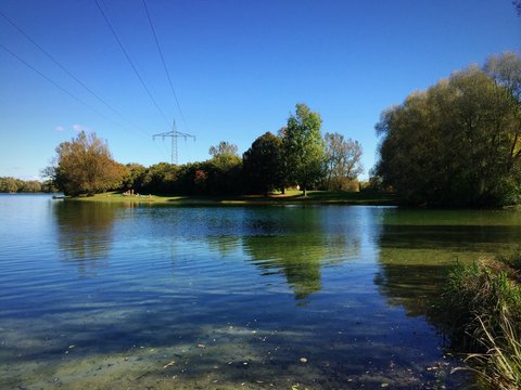 Nacktbaden am Feringasee im Herbst