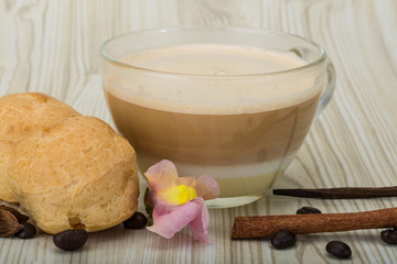 Capucchino with profiteroles