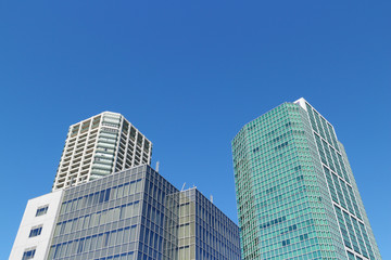 Fototapeta premium オフィスビル・青空