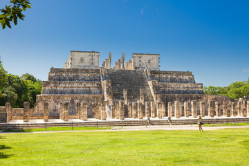 Fototapeta na wymiar Temple of Warriors in Chichen Itza complex, Yucatan, Mexico