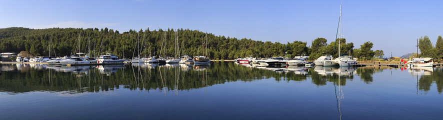 Fototapeta na wymiar Mirror panorama of yachts and boats.