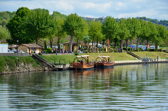 Famous gabares on the river Dordogne
