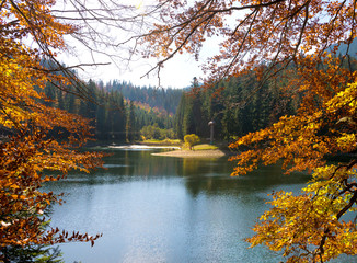 Fototapeta na wymiar Sinevir lake in the Carpathian Mountains