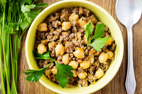 Chickpeas with meat