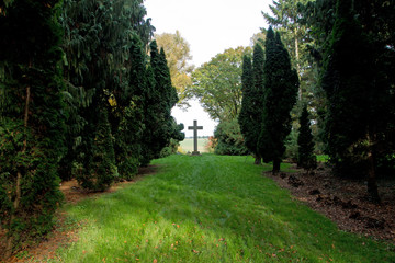 Fototapeta premium Kreuz im Park