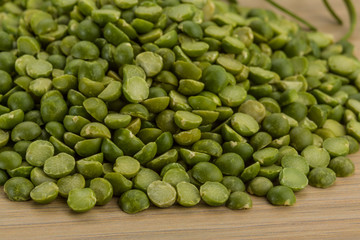 Dry green peas