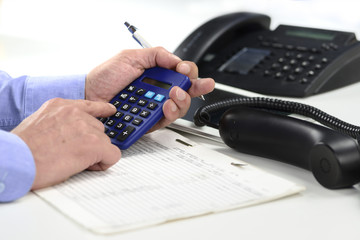 Business mit Taschenrechner