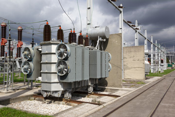 Electrical power transformer
