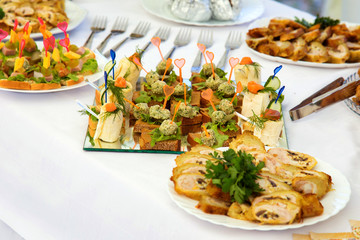 Dishes on the banquet table