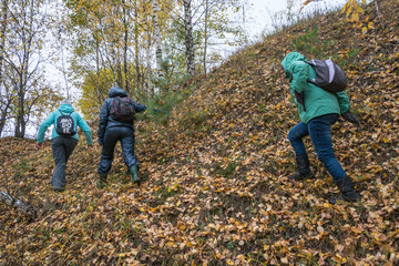 Туристы в походе.