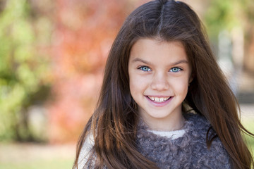 Beautifal little girl in the autumn park