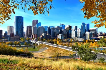 Rucksack Skyline der Stadt Calgary, Alberta im Herbst © Jenifoto