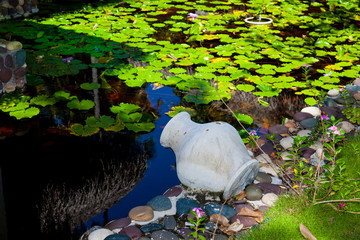 Rest in Paradise - Malediven - Bungalow und Teich mit Seerosen © hetwig