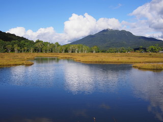 尾瀬ヶ原の池塘と燧ケ岳