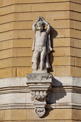 Chérubin sculpté sur façade