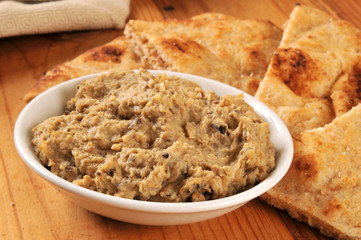 Naan bread and hummus