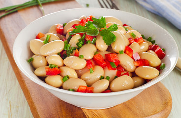 Salad with white beans