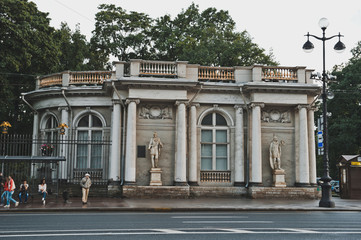Obraz premium Rossi's pavilion on Nevsky Avenue in the city of Sankt Petersbur