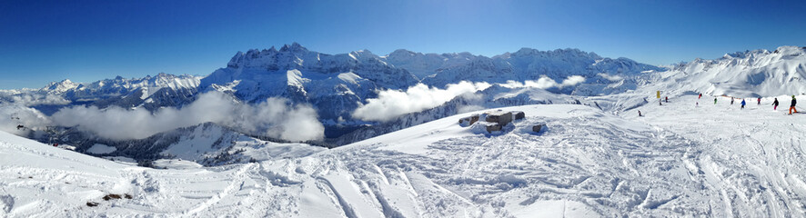 Fototapeta na wymiar panorama - sports d'hiver