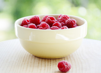 Sweet juicy raspberry in the bowl